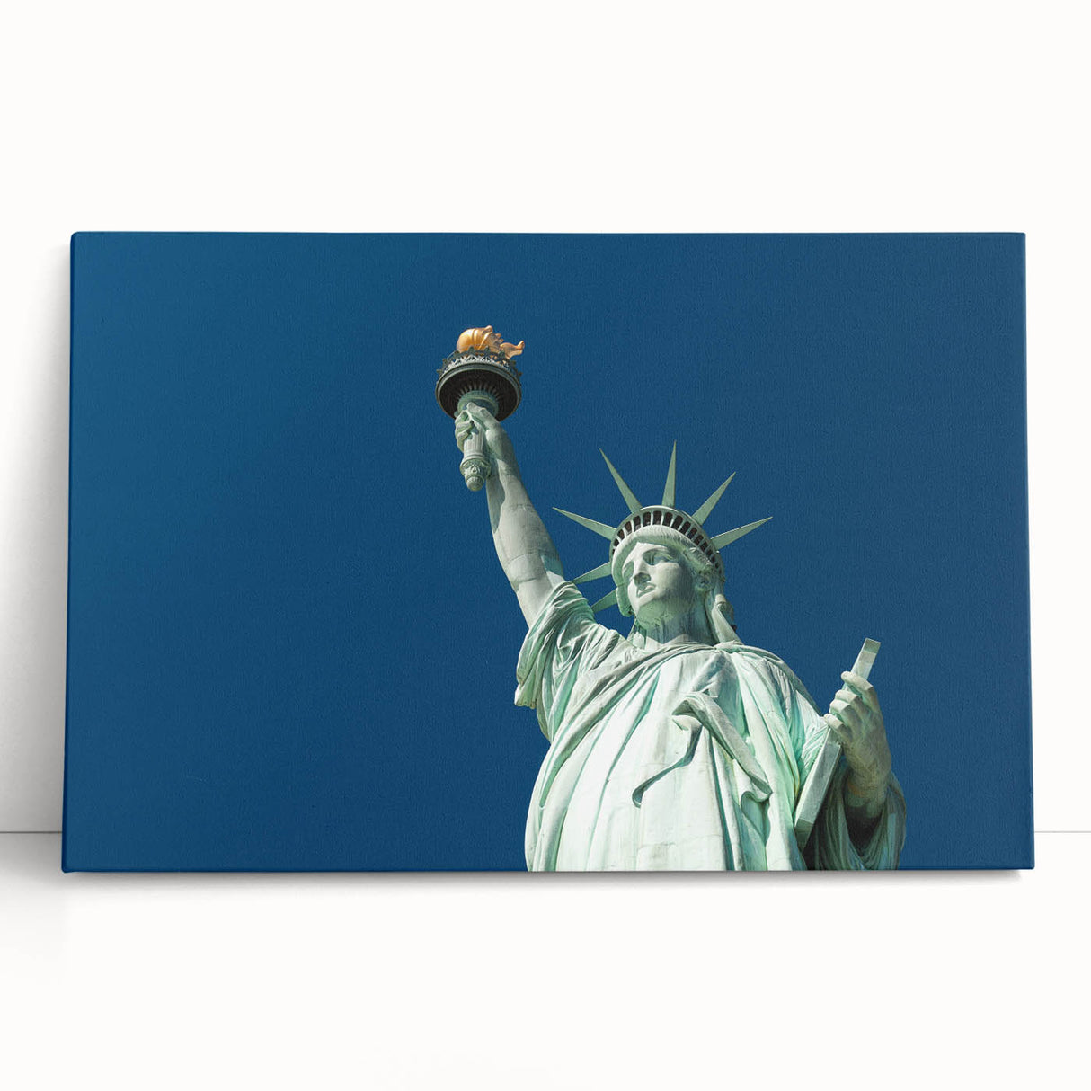 Black and white image of the Statue of Liberty on stretched canvas, ideal for kitchen wall art or bedroom ambiance.