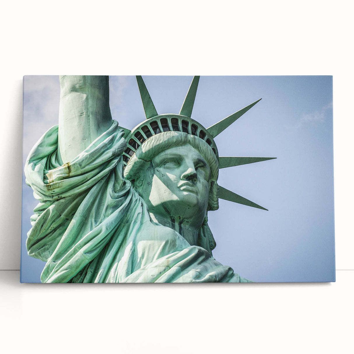 Black and white canvas print of the Statue of Liberty, ideal for kitchen wall art or bedroom ambiance.